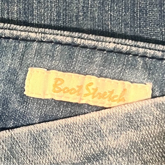Vigoss Studio Carolina Boot Stretch Jeans. Light Vintage - Picture 7 of 8
